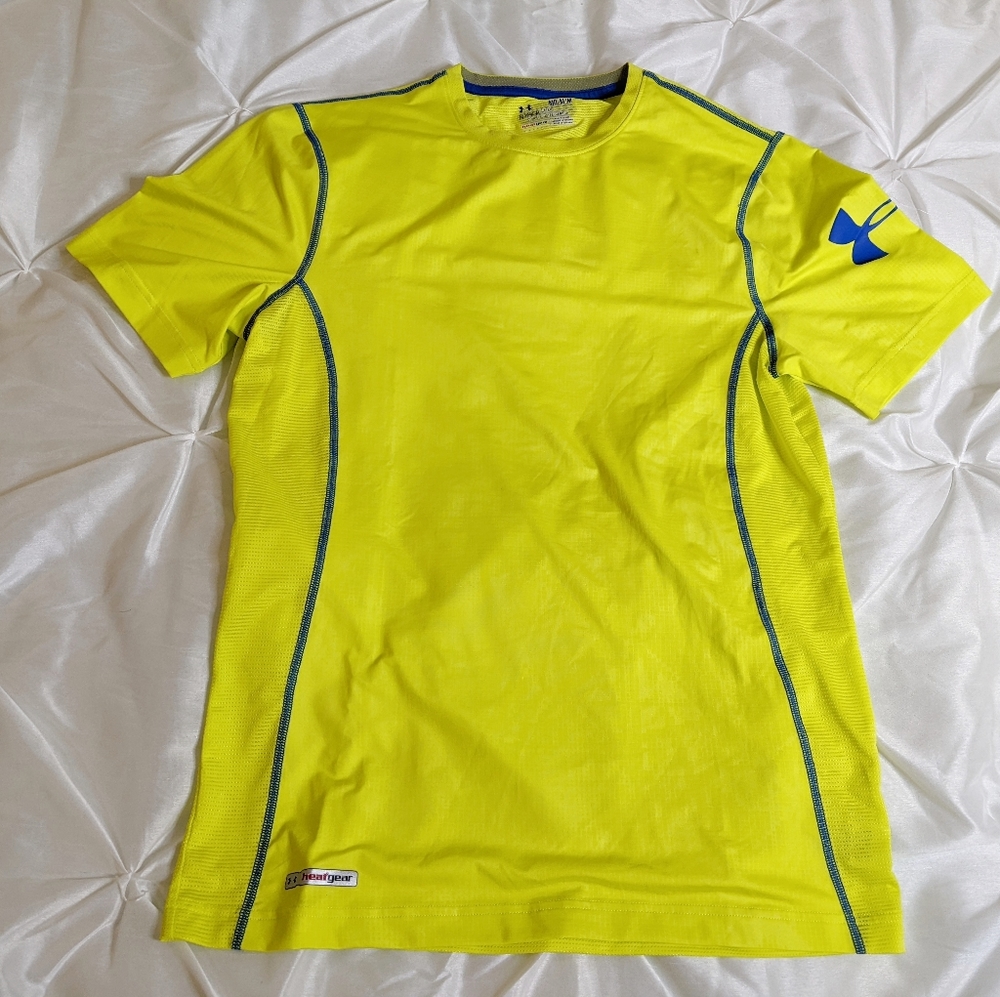 Under Armour Heat Gear Crewneck Shirt. Yellow with Blue Stitching. Size M.